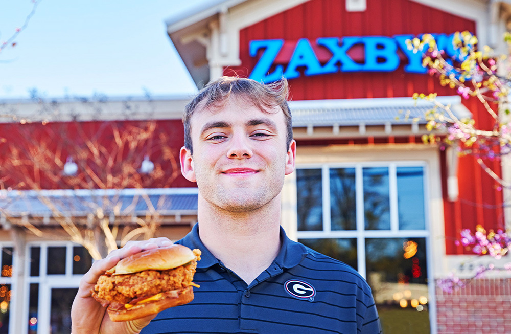 Georgia Football TE Brock Bowers teams up with Zaxby's. | Photo courtesy of Zaxby's